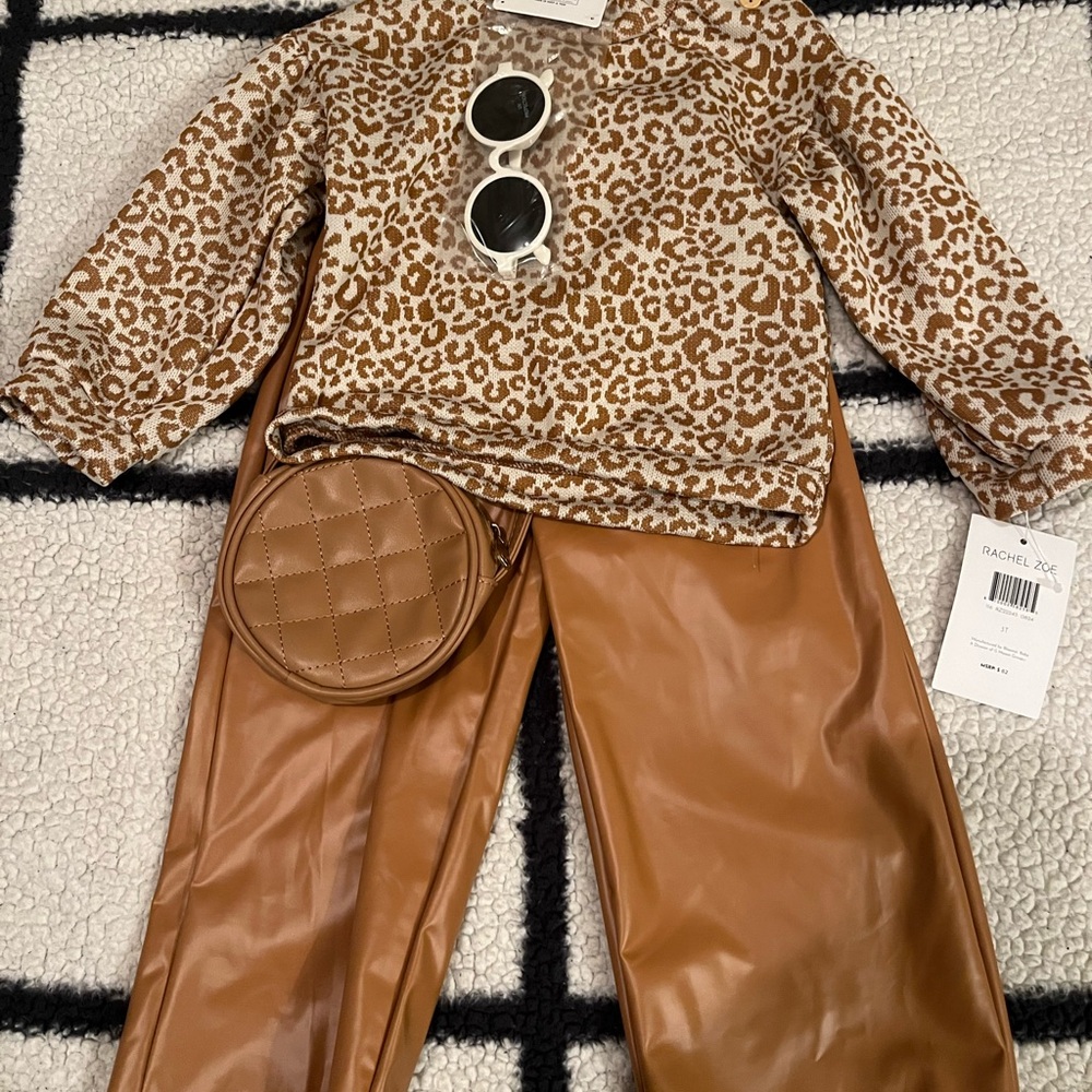 Nice outfit for those little divas we have at home. 
3t